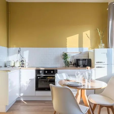 Centre Equipped Metro At 50m