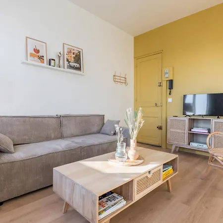 Centre Equipped Metro At 50m * Tourcoing