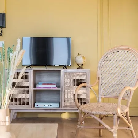 Centre Equipped Metro At 50m *