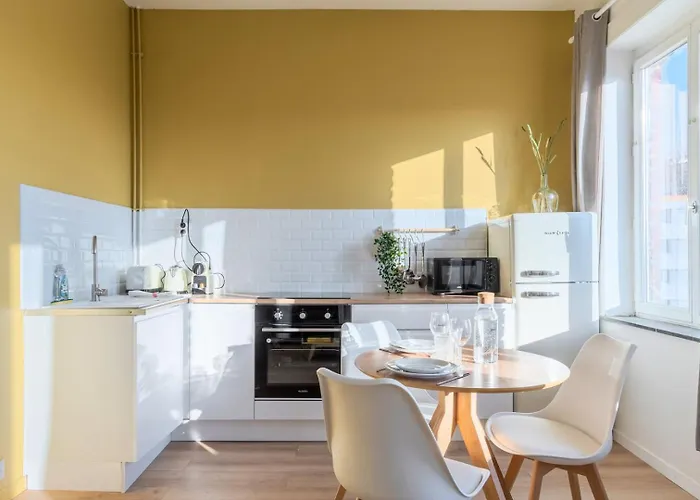 Centre Equipped Metro At 50m