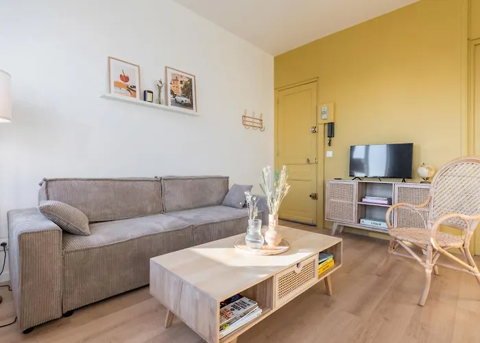 Centre Equipped Metro At 50m * Tourcoing