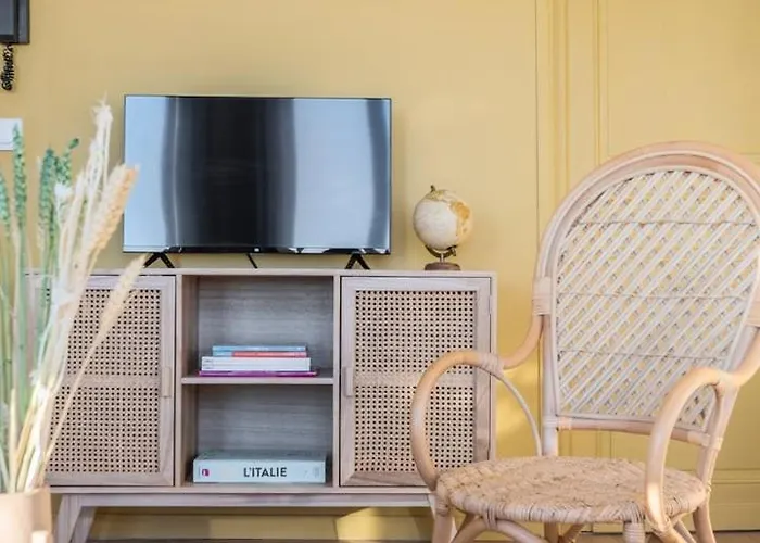 Centre Equipped Metro At 50m *